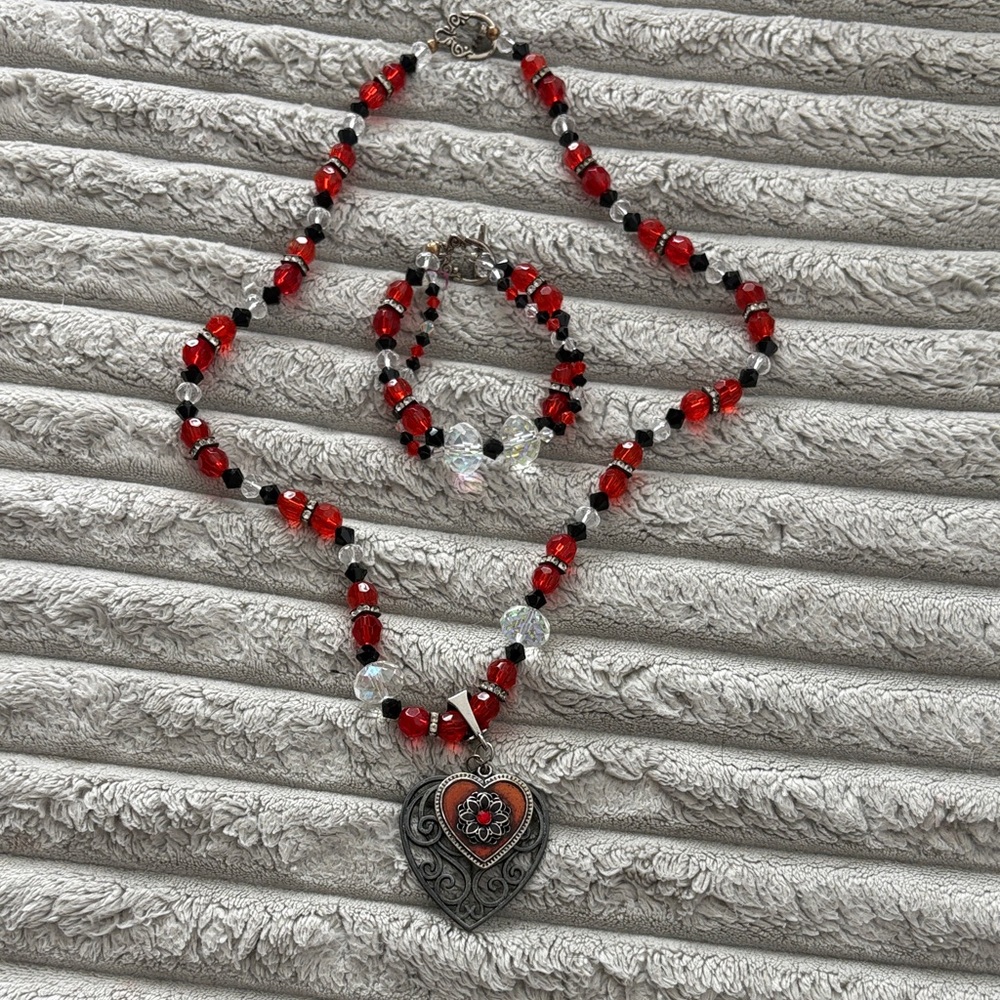 Elegant Red and Black Heart Pendant Necklace and Bracelet Set